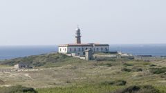 El faro de Lari�o est� situado en un entorno ambiental privilegiado, adem�s de en una zona de gran riqueza paisaj�stica y presencia de aves singulares 