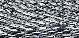 Centenares de coches aguardan en Vigo para ser trasladados a Galicia y Portugal