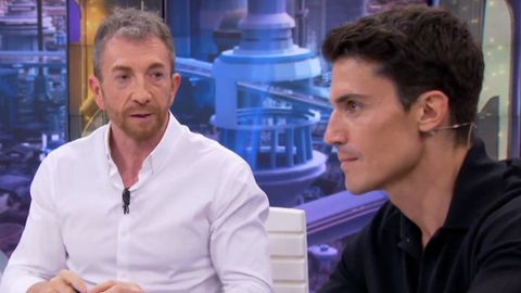 Pablo Motos con lex Gonzlez como invitado de El hormiguero