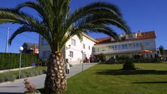 La residencia de ancianos Los Arc�ngeles est� situada en el lugar de Feros, en Cacheiras (Teo)