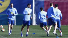 Lewandoski y Cancelo, en el entrenamiento de este mi�rcoles del Barcelona.