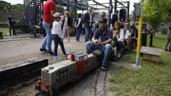 Concurrido domingo en el parque ferroviario dos Carrileiros