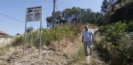 La comunidad de montes de Mourente, que preside Xos� Carlos Morgade, ha sido de las primeras en colocar las advertencias. 