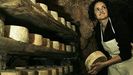 Jessica L�pez, presidenta de la DOP Cabrales, en una cueva de su queser�a