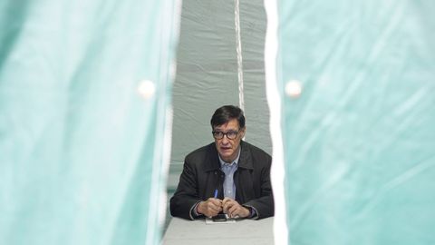 El presidente de la Generalitat, Salvador Illa,durante la visita el Centro de mando avanzado del dispositivo de contencin de la peste porcina africana en Torreferrusa.