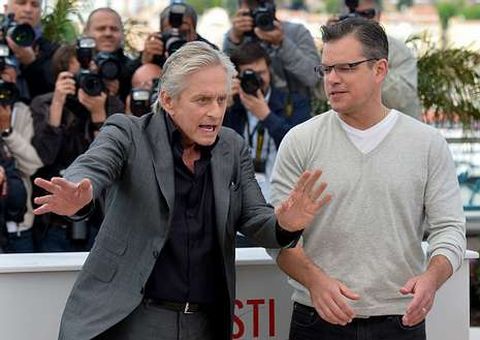 Douglas y Damon, ayer, en Cannes y, a la derecha, Sabrina Ferilli, de �La grande bellezza�.