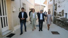 La conselleira de Medio Ambiente, Territorio e Vivenda, �ngeles V�zquez, se desplaz� a O Pereiro de Aguiar. Junto a ella, el alcalde, Luis Menor, y el delegado de la Xunta, Gabriel Al�n.  