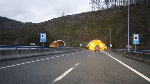 El t�nel de Neira de Rei en direcci�n Madrid de la A-6 ser� de doble direcci�n mientras se arreglan los da�os en la calzada hacia A Coru�a