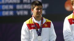 Miguel Alvari�o, con su plata por equipos en Bak�