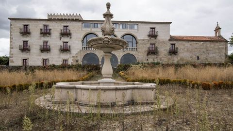 Una fuente en los jardines exteriores