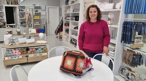 Mara da Silva abri Lo de Mara en la calle Prez Lista de O Barco de Valdeorras.