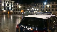 Veh�culo de la Polic�a Nacional en Tudela, localidad de procedencia de la �ltima v�ctima de la banda del Badoo.