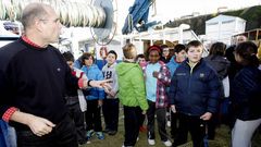 Alumnos del Ceip Pedrosa Latas visitan el barco  Pino Ladra  en el puerto de Celeiro dentro del proyecto O Mar