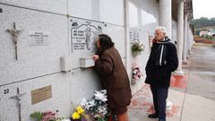 Mar�a Luisa y Alberto acuden cada d�a al cementerio de San Mauro a visitar la tumba de su hijo, que falleci� atropellado el 6 de agosto del 2010
