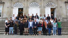 Gran parte de los 45 alumnos que se ir�n de Erasmus fueron recibidos este martes en la Diputaci�n de Pontevedra por su el presidente, Luis L�pez, y el vicepresidente Rafa Dom�nguez