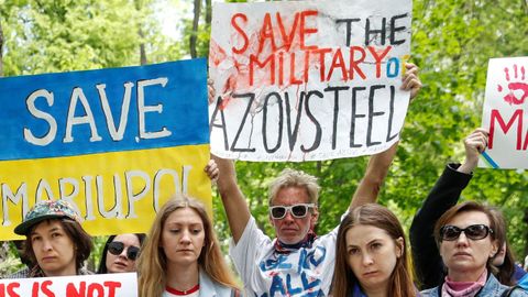 Routh, en una manifestacin en Kiev pidiendo liberacin de los combatientes de Azovstal, en Mariupol.