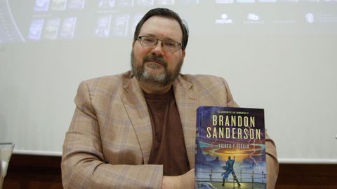 El escritor estadounidense Brandon Sanderson, considerado 'el gran autor de fantas�a del siglo XXI', participa este mi�rcoles en el festival de literatura de fantas�a, terror y ciencia ficci�n Celsius 232 que se celebra esta semana en Avil�s