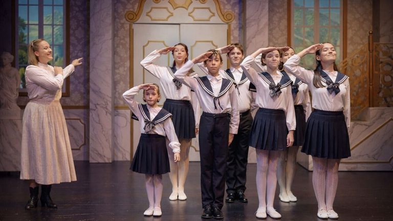 Imagen de un momento del musical de Sonrisas y L�grimas que actuar� en Vigo