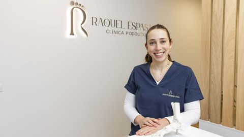 Raquel Espasand�n, en la cl�nica de podolog�a que acaba de abrir en Zas
