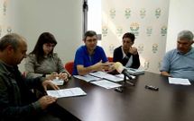 Santalla, con la ejecutiva comarcal, critic� duramente los ajustes de Gobierno por su impacto en el agro.