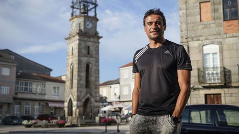 Fran Noguerol, na praza de Cea, � que volver� este Nadal para pasar as vacaci�ns.