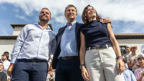 Feijoo, flanqueado por D�az Ayuso y el alcalde de Arganda del Rey.