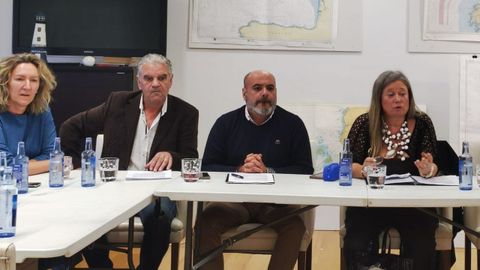 Imagen del grupo municipal del PP de Sada, tras las elecciones del 2023. Fernando España es el tercero por la izquierda.