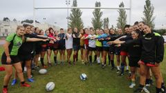 Las jugadoras del CRAT, en el campo universitario de Elvi�a