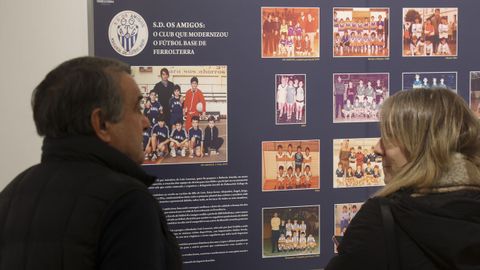 El panel explicativo del extinto club Os Amigos en la exposici�n de Curuxeiras.