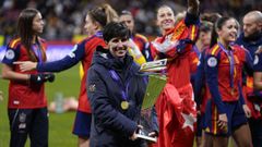 Sonia Bermdez, con el trofeo de la Liga de Naciones