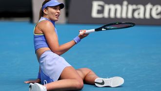 Paula Badosa, en el suelo, en el Open de Australia