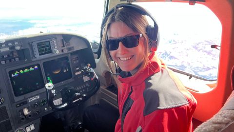 Alexia Hartmann tiene 27 a�os y se encarga de hacer repatriaciones por todo el mundo