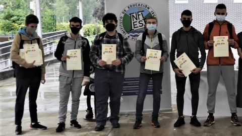 Alumnos del equipo Sestras del IES Infiesto premiados en el concurso nacional escolar Consum�polis16