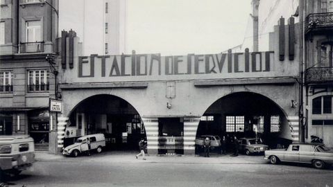 Fachada de la desaparecida gasolinera de Cuatro Caminos en A Corua