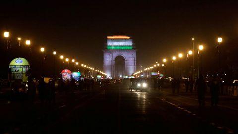 La Puerta India, en Nueva Delhi, antes del apagado de las luces