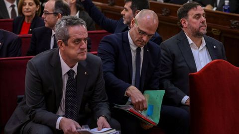 Los l�deres pol�ticos del 1-O presos fueron condenados por malversaci�n y sedici�n a penas de hasta 13 a�os.