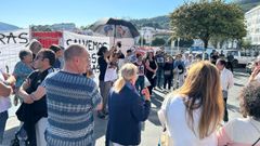 La protesta de ayer se celebró a la entrada de la playa