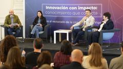 Fernando Jim�nez, gerente de Gradiant, moder� el debate entre Bel�n Rubio, Jacobo Porteiro y Carmen Garc�a Mateo