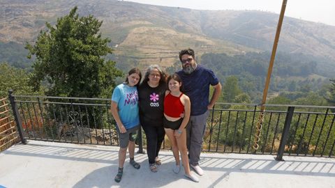 Jordi y su familia, hijos de emigrantes en Cataluña, fueron evacuados de sus casas en Pentes.
