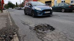 Pavimento destrozado en Caballo Blanco.