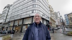 Javier Rilo se jubila de su puesto de portero en el centro de A Coru�a.