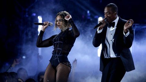 Beyonc� y Jay Z durante su actuaci�n en los premios Grammy