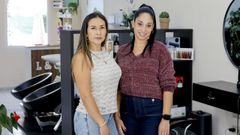 Nancy Gaviria y Evelyn Deans en su peluquer�a, Living in Colour.