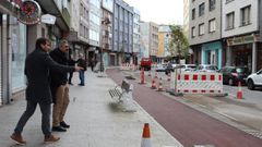 El alcalde, Daniel P�rez, acompa�ado por los ediles de Mobilidade, Juan Seoane, y Obras, Luis Lamas, realiz� un recorrido por la v�a