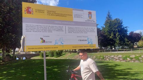 Cartel alusivo a las obras cuya retirada solicita el PP