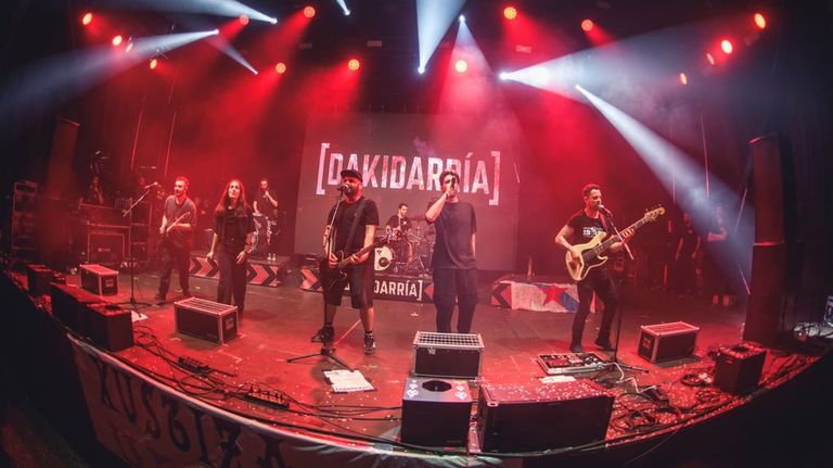 Dakidarr�a act�a en A Candeloria