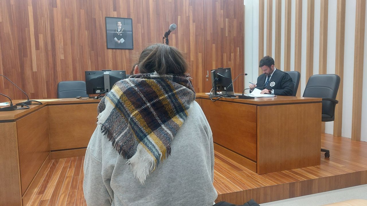 Juzgada una conductora temeraria por estrellarse a 80 km/h con su hija de dos años a bordo en Vigo: «El coche dio un salto y sacaba chispas por debajo»