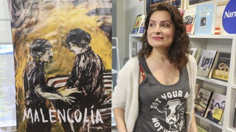 Ledicia, junto al cartel de la pel�cula �Malencol�a�