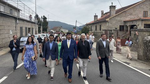 Las autoridades participaron en el desfile de la Festa do Vi�o de Mea�o