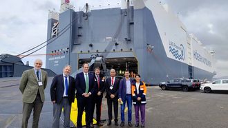 El barco que hizo escala hoy en Vigo es uno de los buques ro-ro m�s grandes del mundo